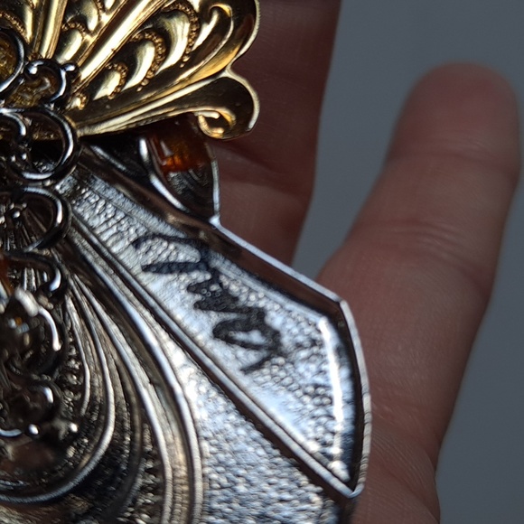 Jane Christmas Angel Brooch - Picture 4 of 8